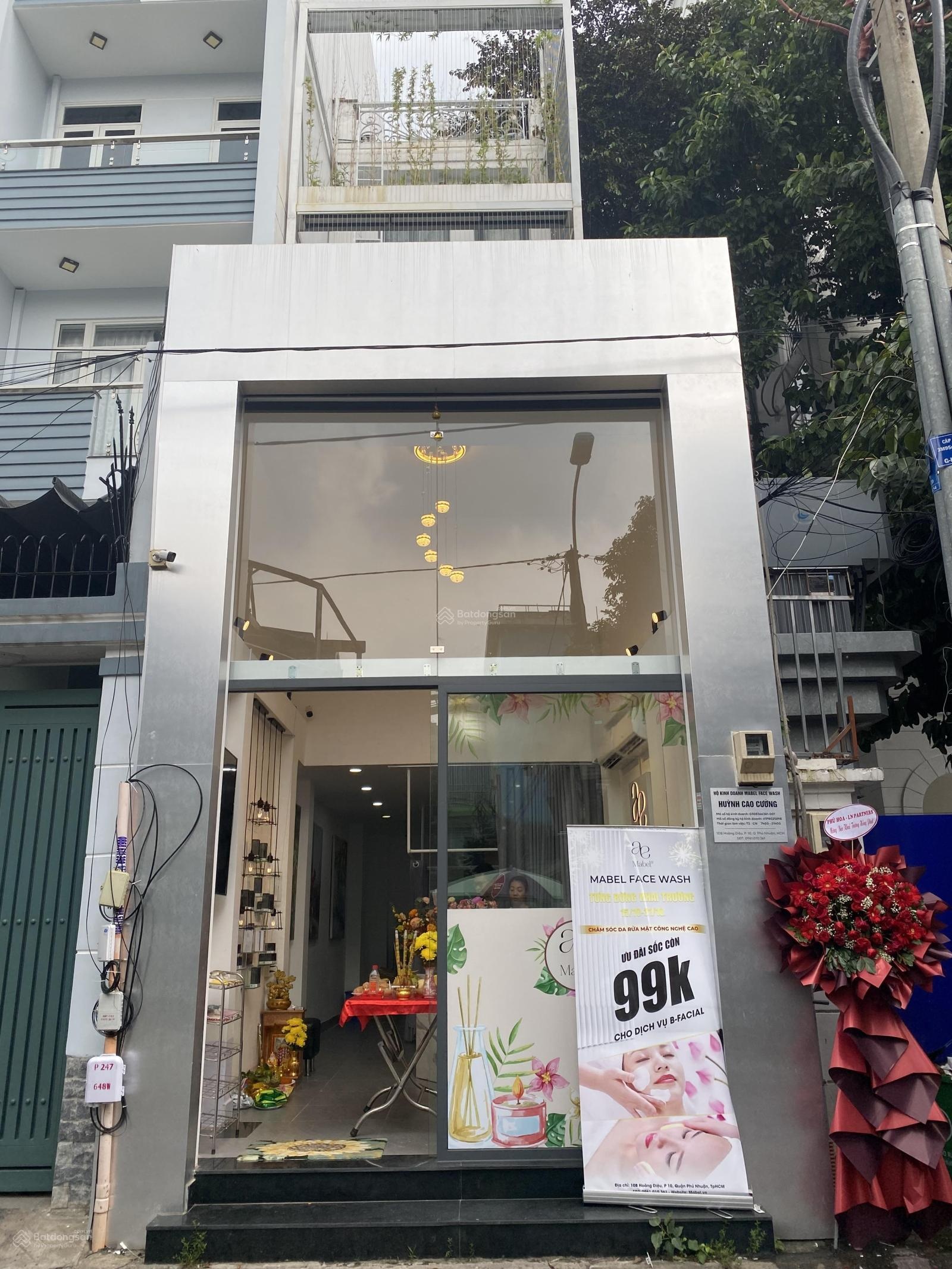 Bán gấp nhà mặt tiền Số 10 đường Hoàng Diệu, Phường 10, Quận Phú Nhuận