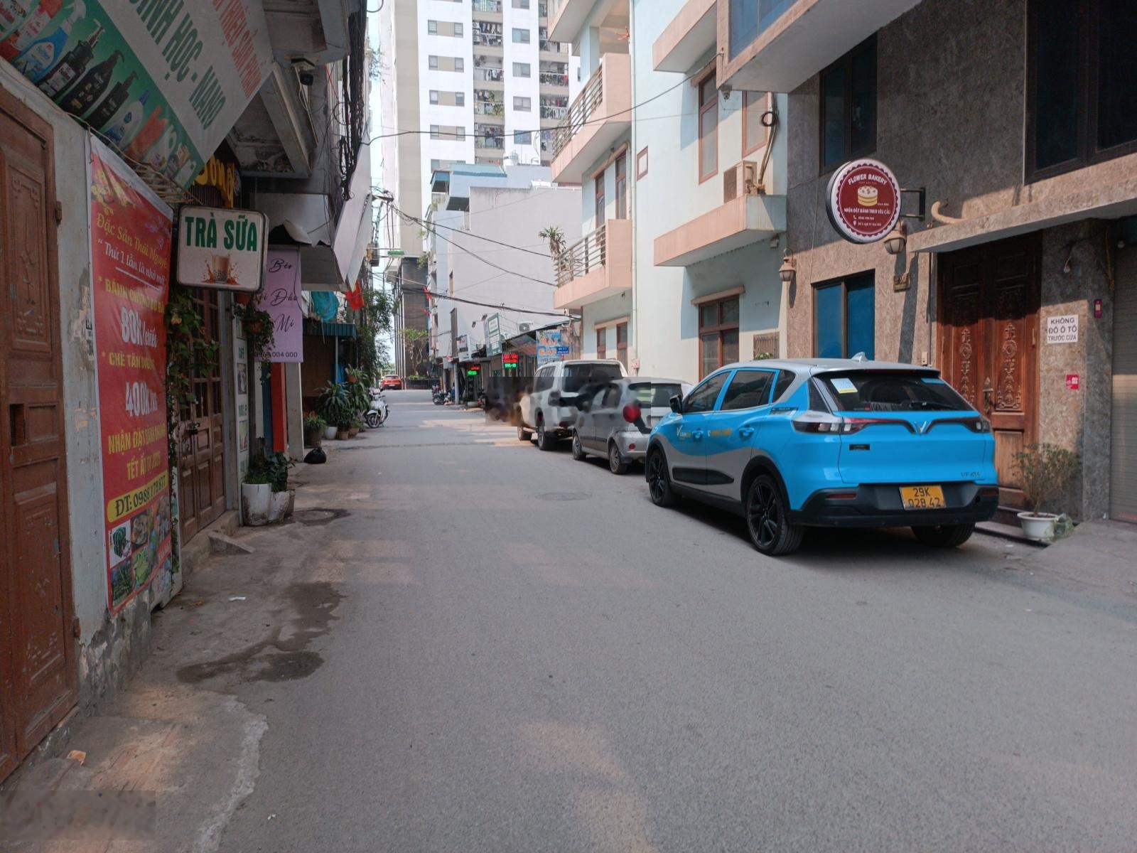 Nhà vị trí: Đại Mỗ, Vạn Phúc, Lê Quang Đạo. Trước nhà ôtô tránh, vỉa hè, kinh doanh. Ô tô vào nhà