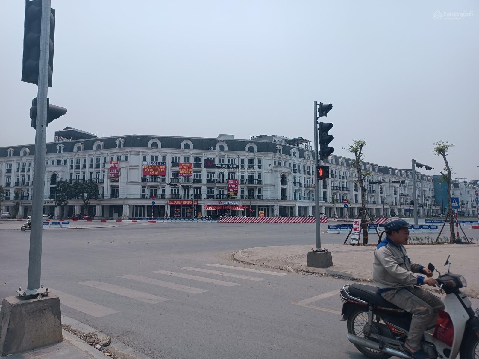 Nhà ngã tư UBND Đại Mỗ, Sa Đôi. Dân xây 5 tầng, đường thông, cách ô tô 20m