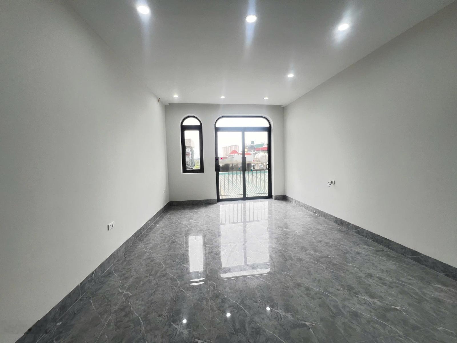 Nhà đẹp phân lô, gần ô tô đỗ, trung tâm thạch bàn, long biên, khu dân trí cao. 34m giá chỉ 6.98 tỷ