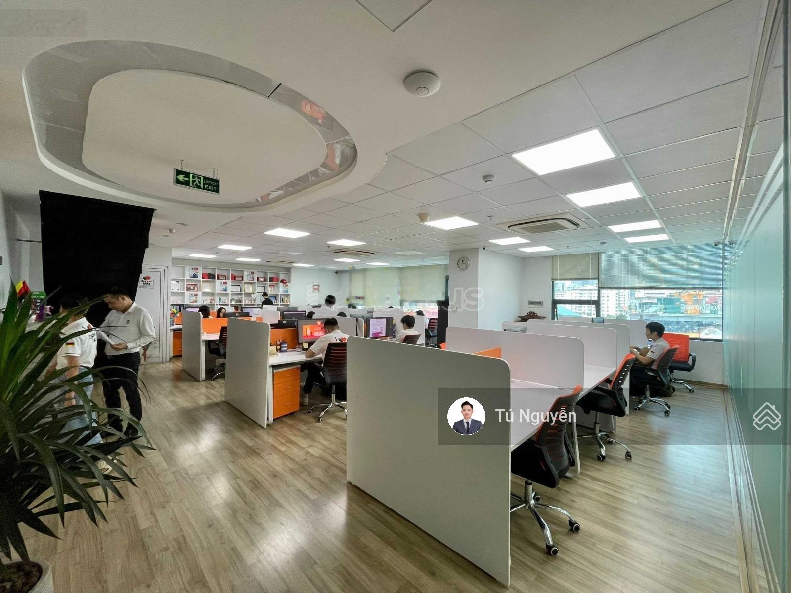 Tòa Central Point 219 Trung Kính cho thuê văn phòng sẵn nội thất. Diện tích: 100m2, 206m2, 557m2