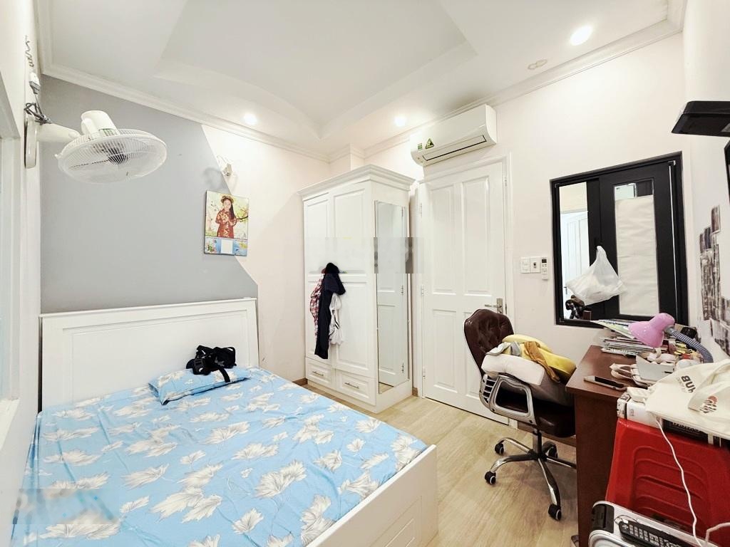 Chủ bán gấp nhà ngay chợ Bà Chiểu, DT (4.6x13), 4 tầng BTCT, 7 PN, Phường 12, Bình Thạnh