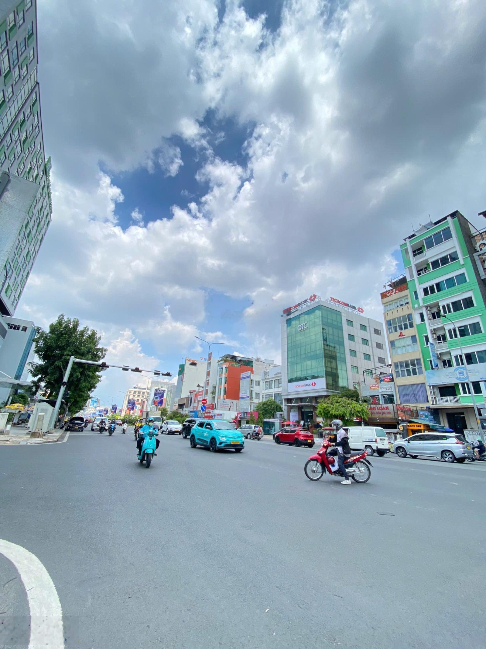 Siêu hiếm - vị trí đẹp! Mặt tiền Cộng Hòa, P.12, Tân Bình. DT 8x21m - 6 tầng. Giá chỉ 52 tỷ