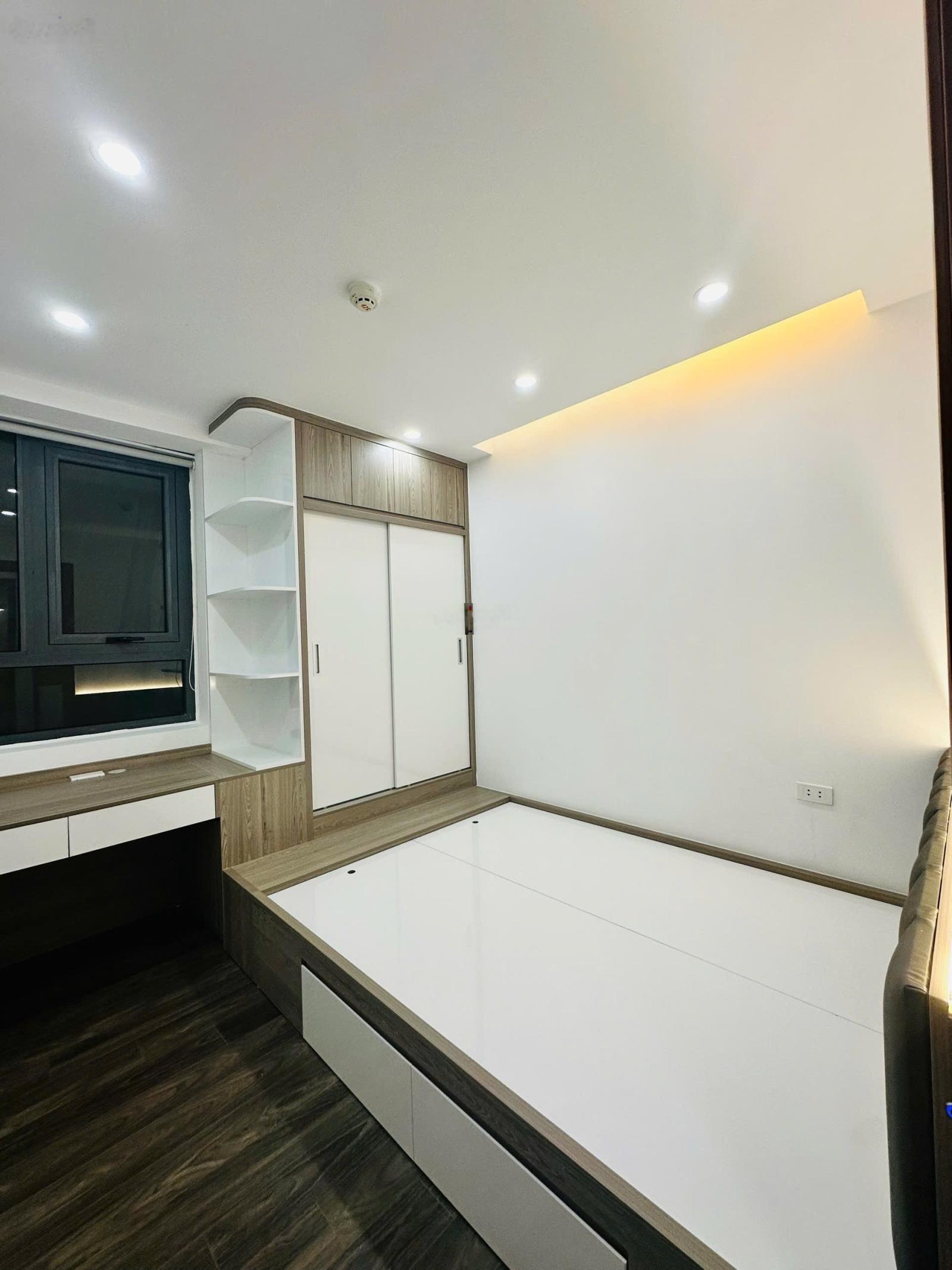 (Giá thật) 6,3tỷ, 67m2, 2PN, 2WC, có thương lượng, đủ nội thất, sổ cầm tay, hướng mát Riverside