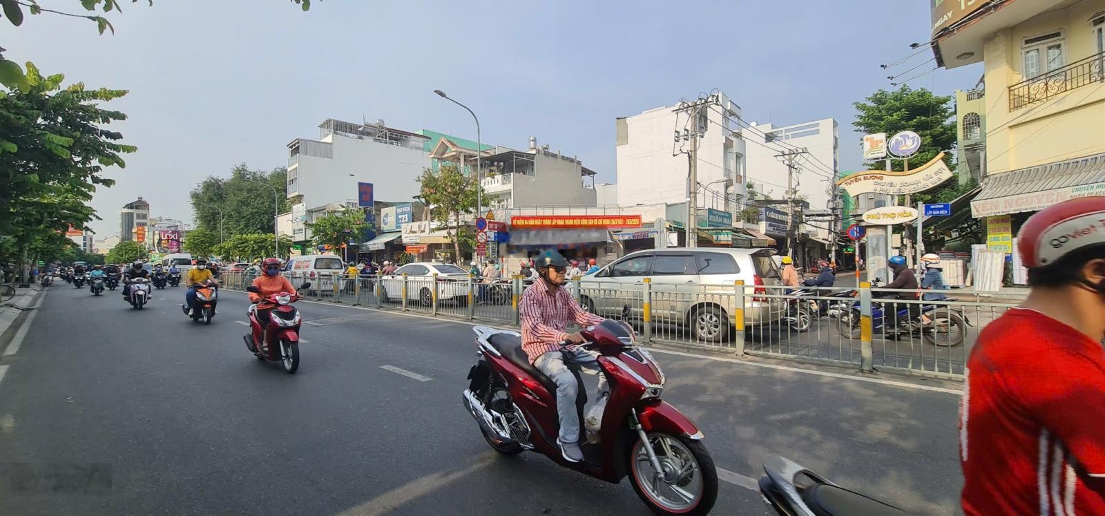 Cho thuê nhà mặt tiền Lũy Bán Bích Q. Tân Phú, 100m². 3 tầng - ngay UBND Quận Tân Phú