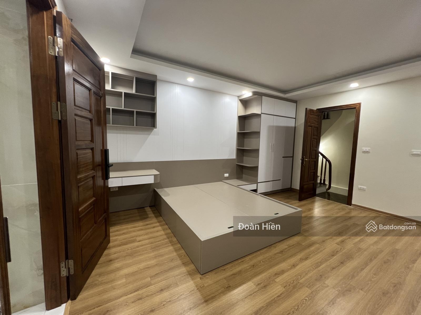 Sang xịn! Nhà Đội Cấn mới keng, thang máy nhập khẩu, mặt ngõ nông, 15m thẳng tắp ra phố, 40m2*6T