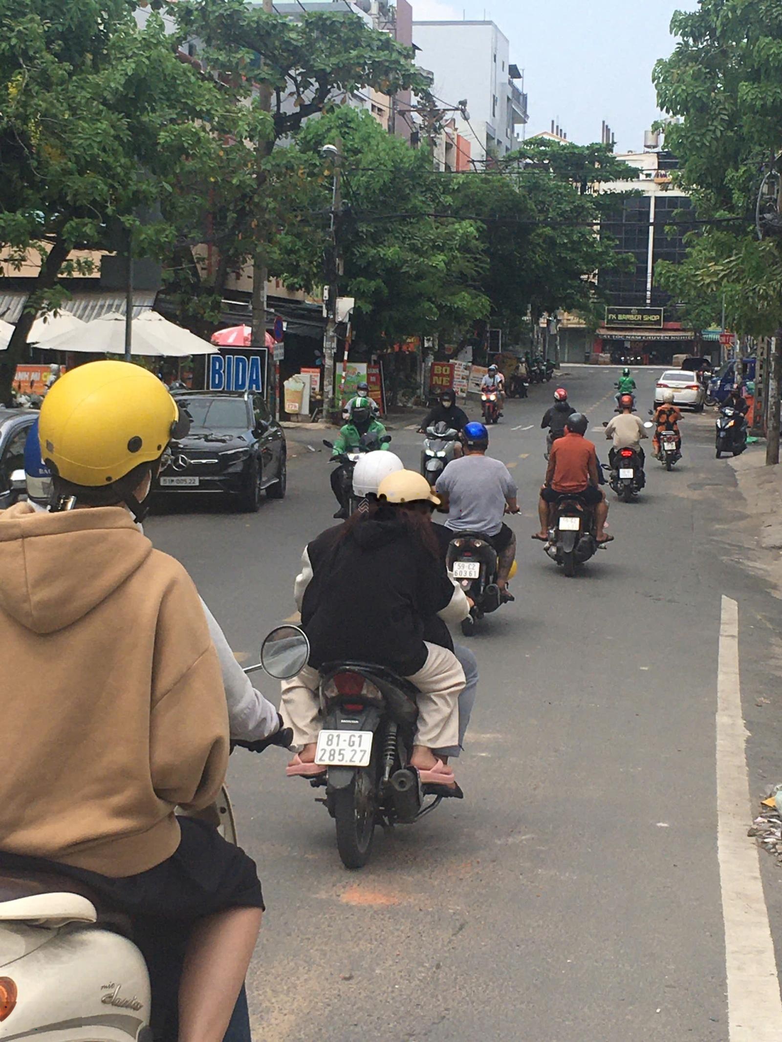 Bán nhà mặt tiền đường Bình Trưng Gía 23 tỷ