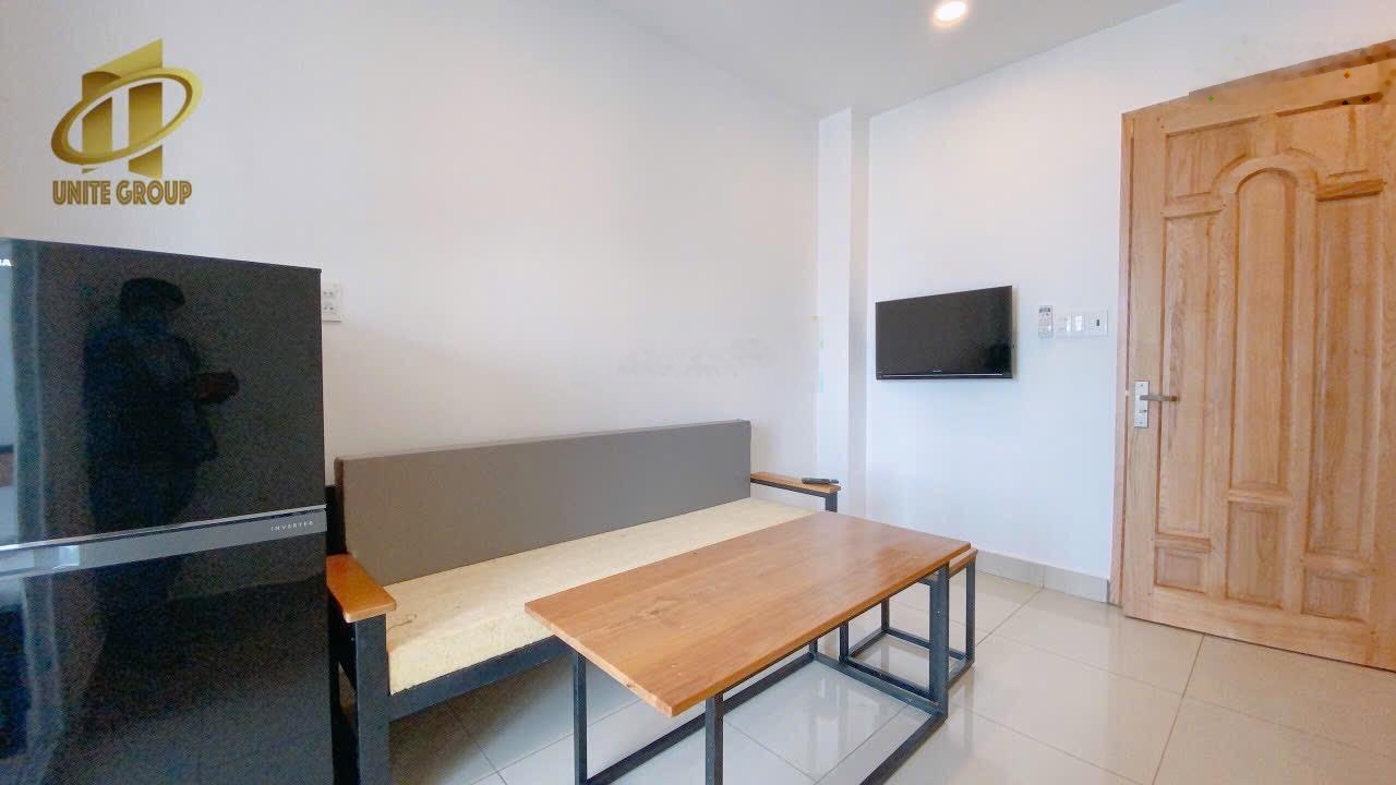 Cho thuê phòng quận 4 gần ĐH Luật, Cầu Ông Lãnh, đầy đủ nội thất, 1 phòng ngủ ban công, thang máy