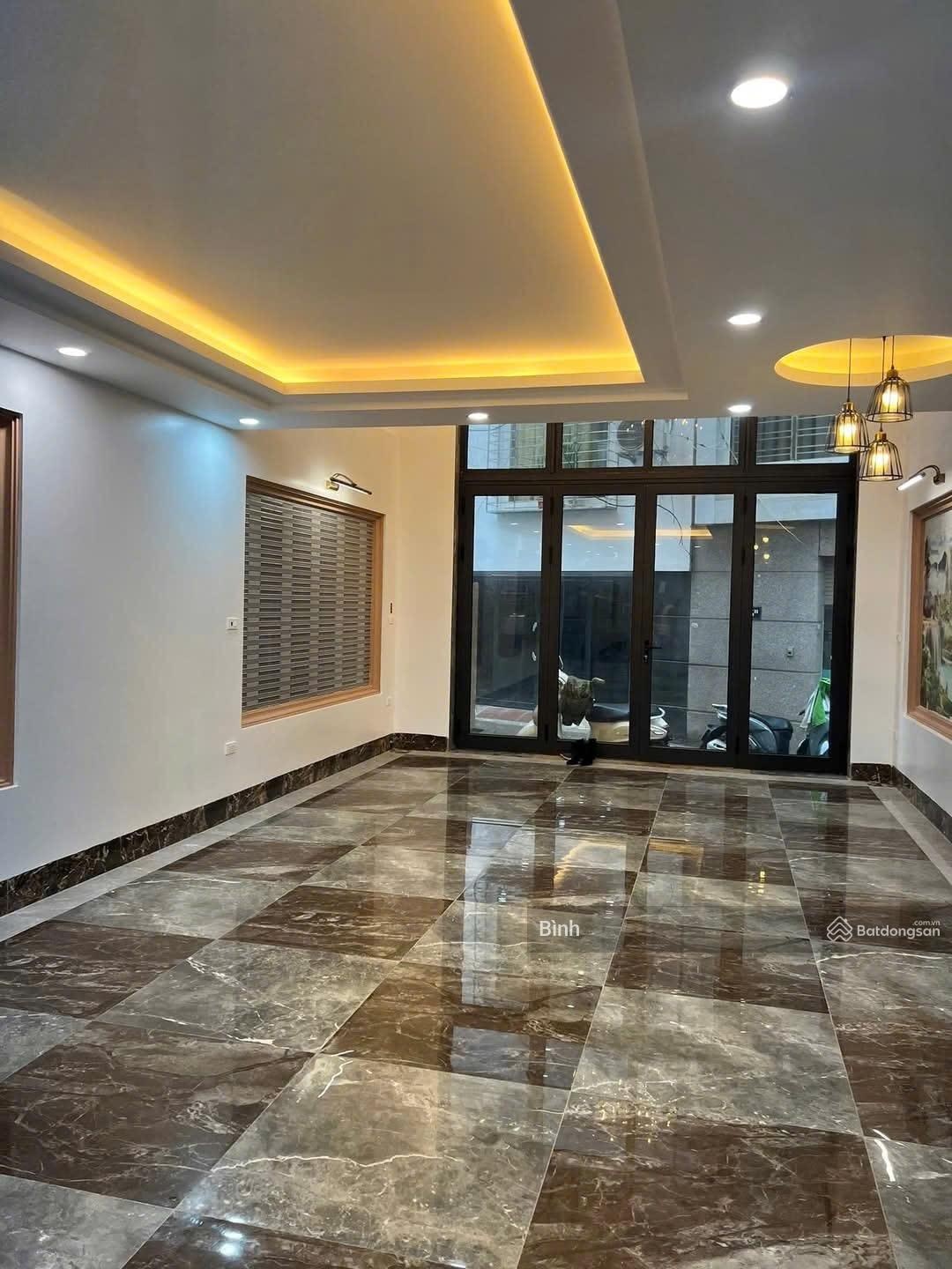 Cho thuê nhà riêng Lê Đại Hành, 90m2 x 4 tầng, MT: 4,5m, giá thuê: 32tr, nhà mới, ngõ thông 2 ô tô
