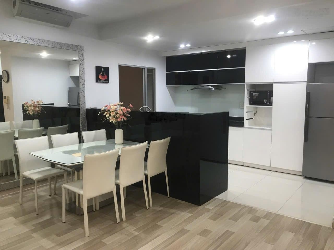 Cho thuê căn hộ Garden Plaza 2, PMH, DT 142m, 3pn, full nội thất, giá 31 triệu, LH: 0917479567