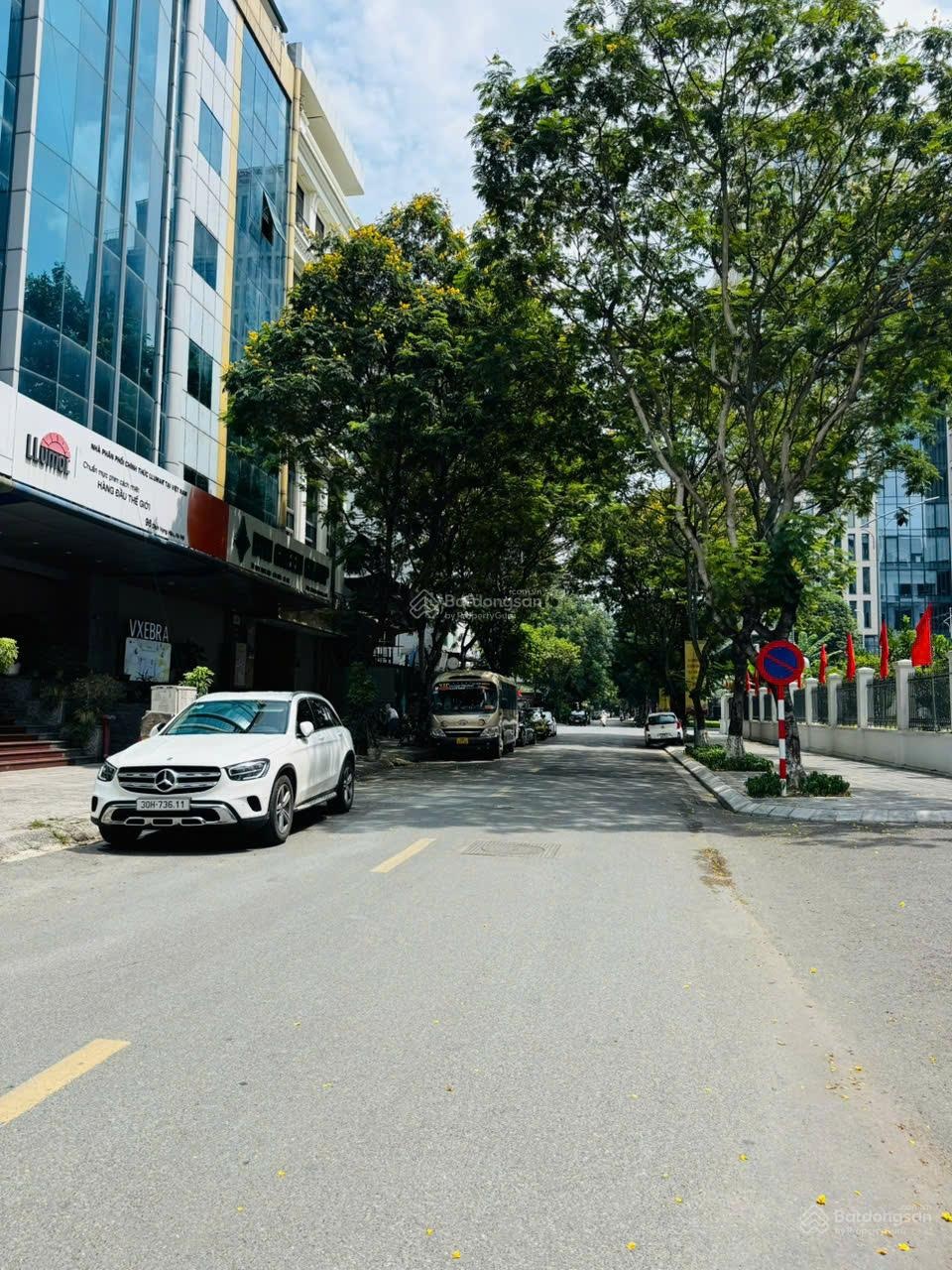 Bán nhà phố Trần Thái Tông - Cầu Giấy - 120m - 9 Tầng Thang Máy - Ô tô vỉa hè kinh doanh dòng tiền