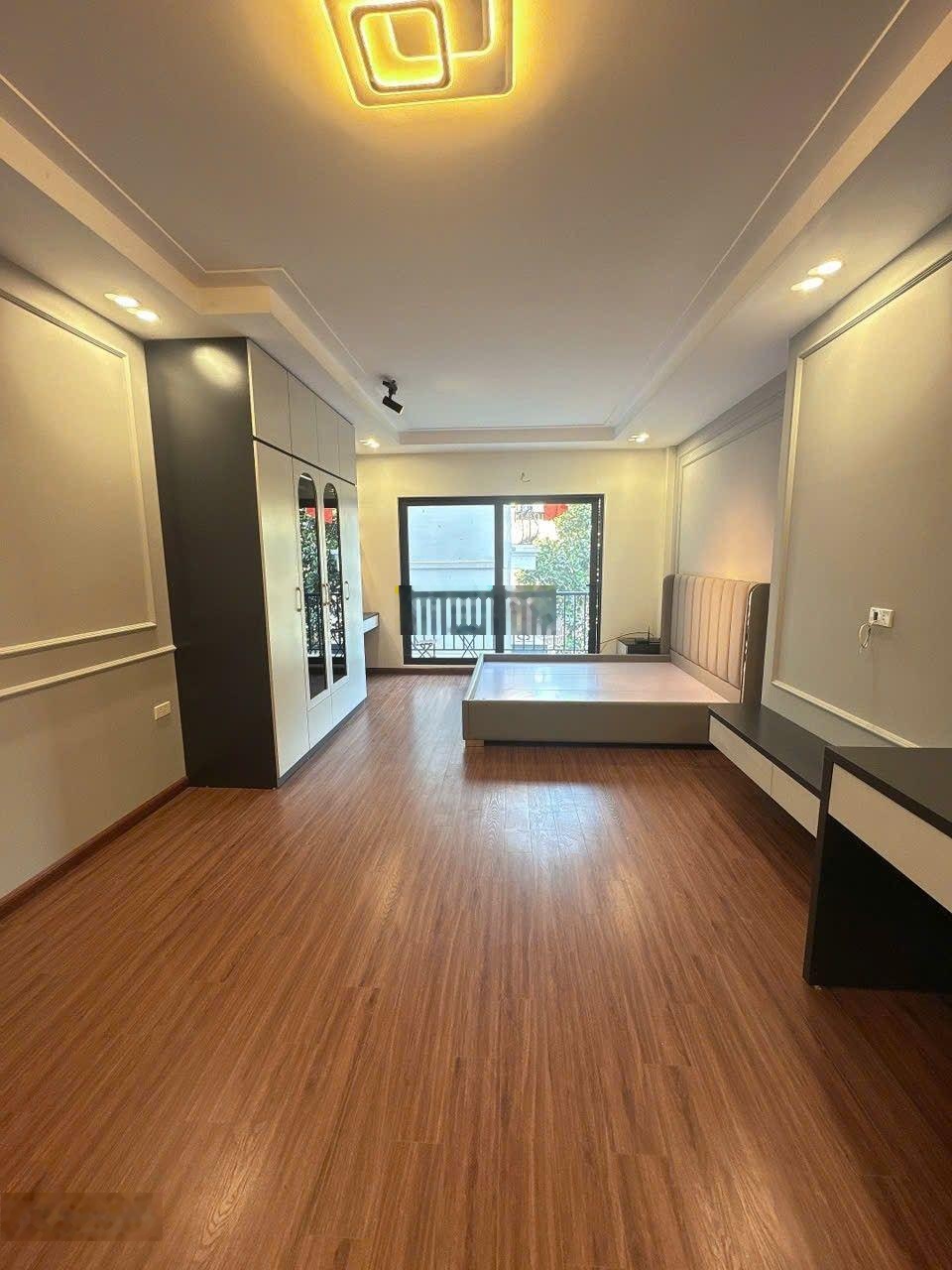 Bán nhà Nguyễn Văn Cừ, 45m2, gần cầu Chương Dương, nội thất sang xịn, mới tinh, 10 tỷ