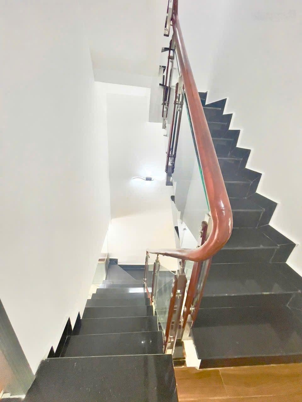 Nhà đẹp hiện đại HXH 6m 1806 Huỳnh Tấn Phát - cách Q7 chỉ 1km