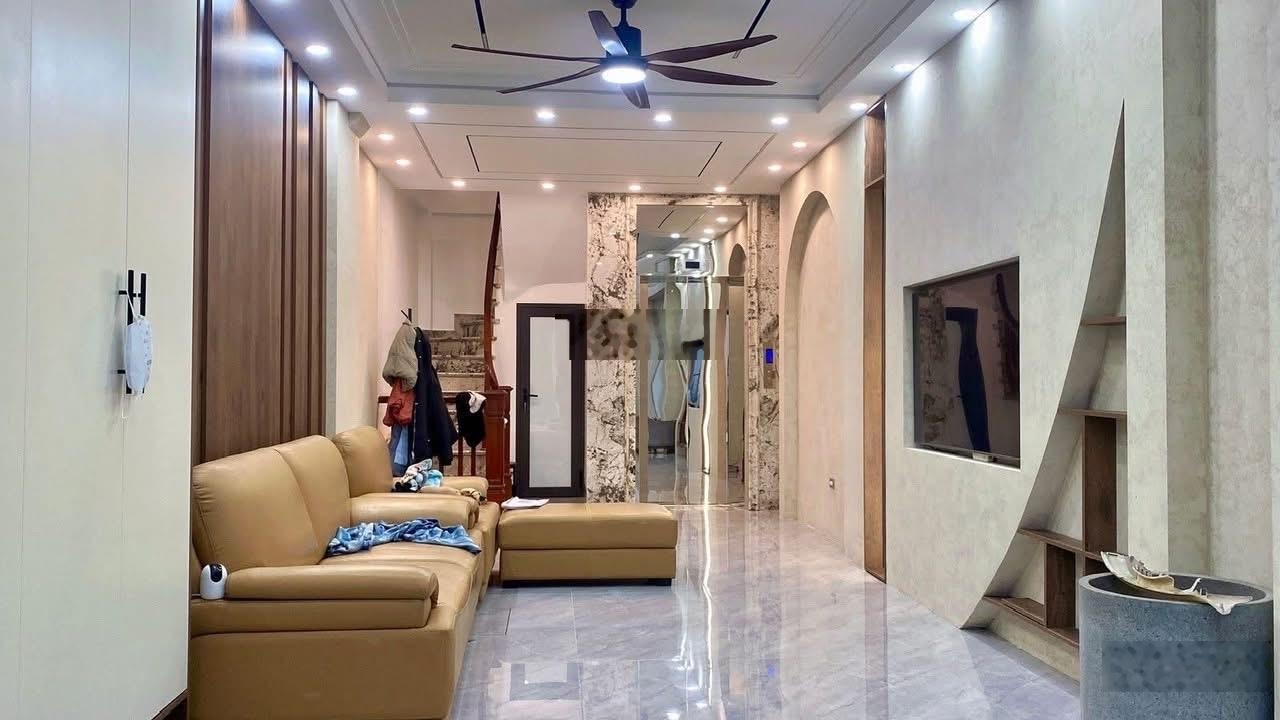 Phố Vip,Lâm Hạ,Bồ Đề.Dt:50m2, mt 4m, xây 7 tầng, thang máy, full nội thất,Ga ra 2 ô tô, Nhỉnh 18 Tỷ