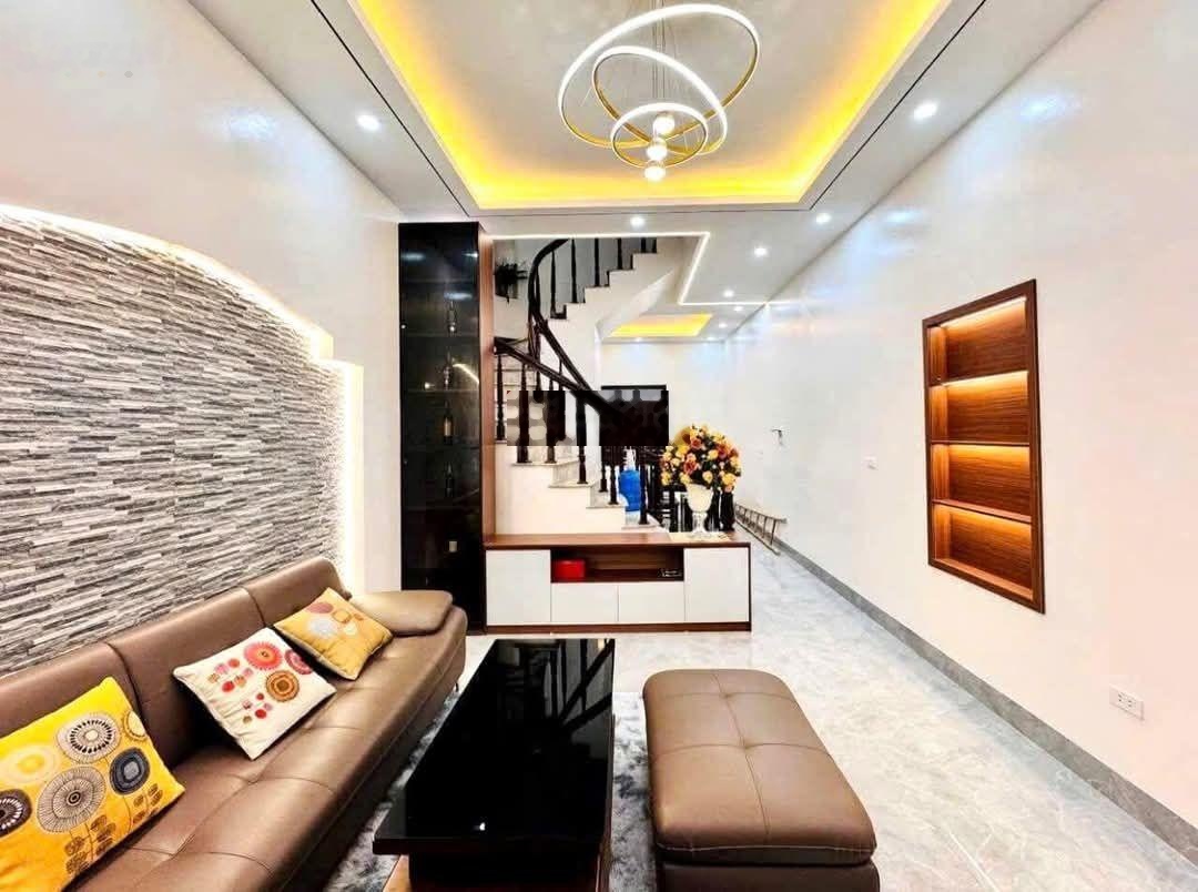 Cạnh nhổn nhà 5 tầng đẹp ô tô đỗ cửa ngõ thông tứ tung giá chỉ 5.x tỷ hàng hiếm khu vực