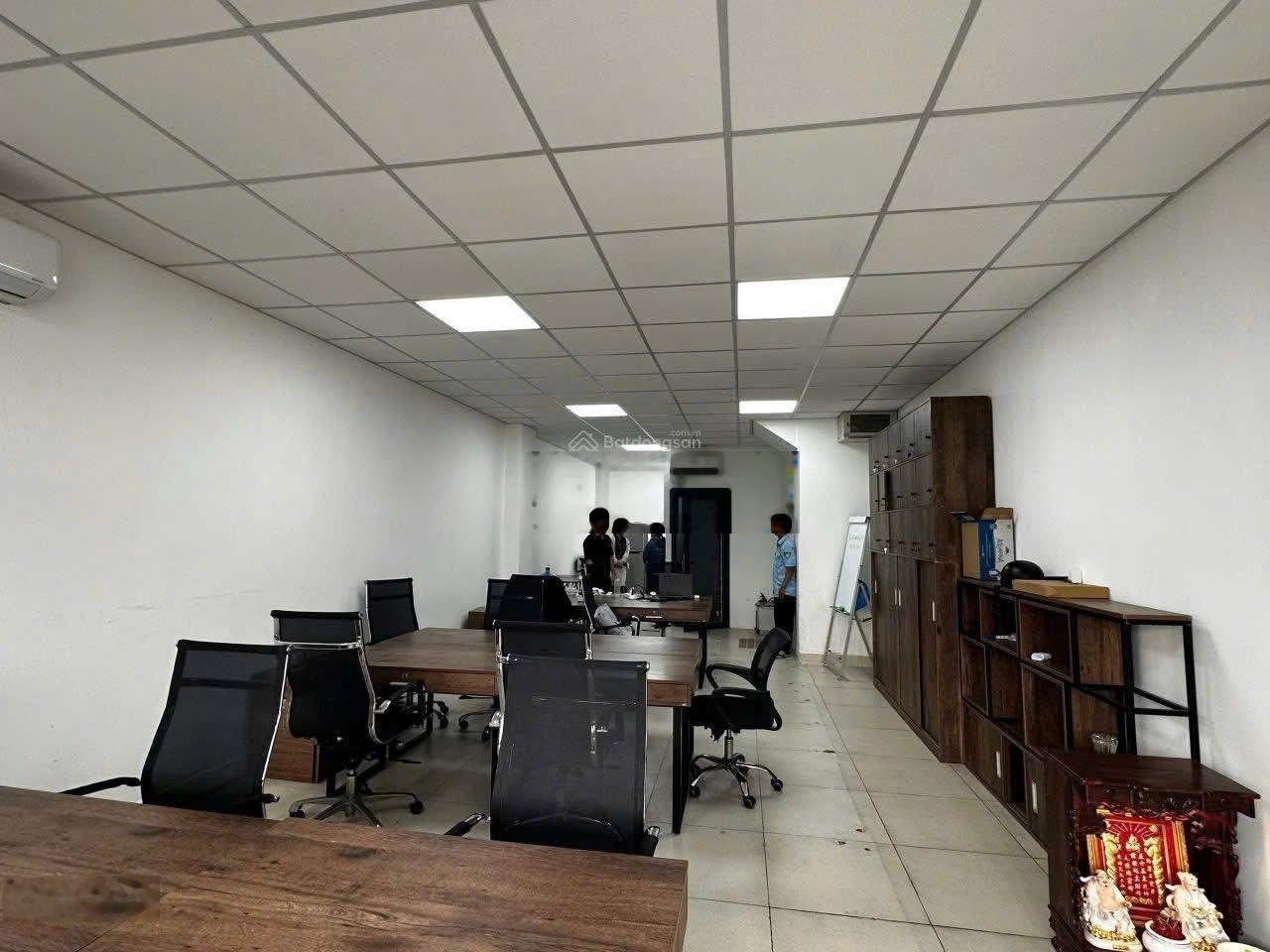 Cho thuê Văn phòng tại Him Lam Kênh Tẻ, 35 triệu, 100m2, view đẹp, giá cực tốt