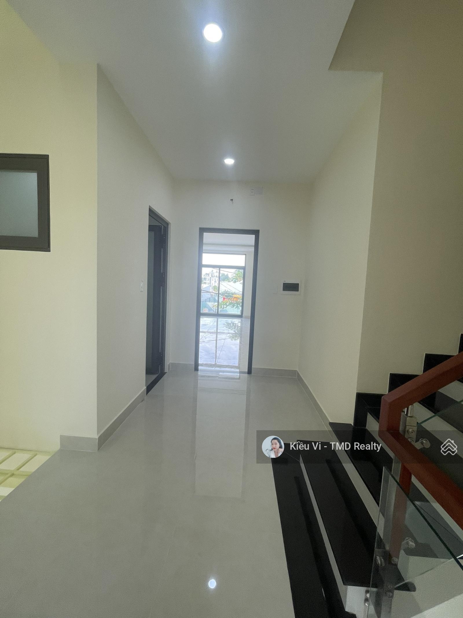 Cho Thuê Nhà phố Mặt tiền đường Liên Phường Quận 9 có thang máy phù hợp làm VP Cty/Salon/Showromm