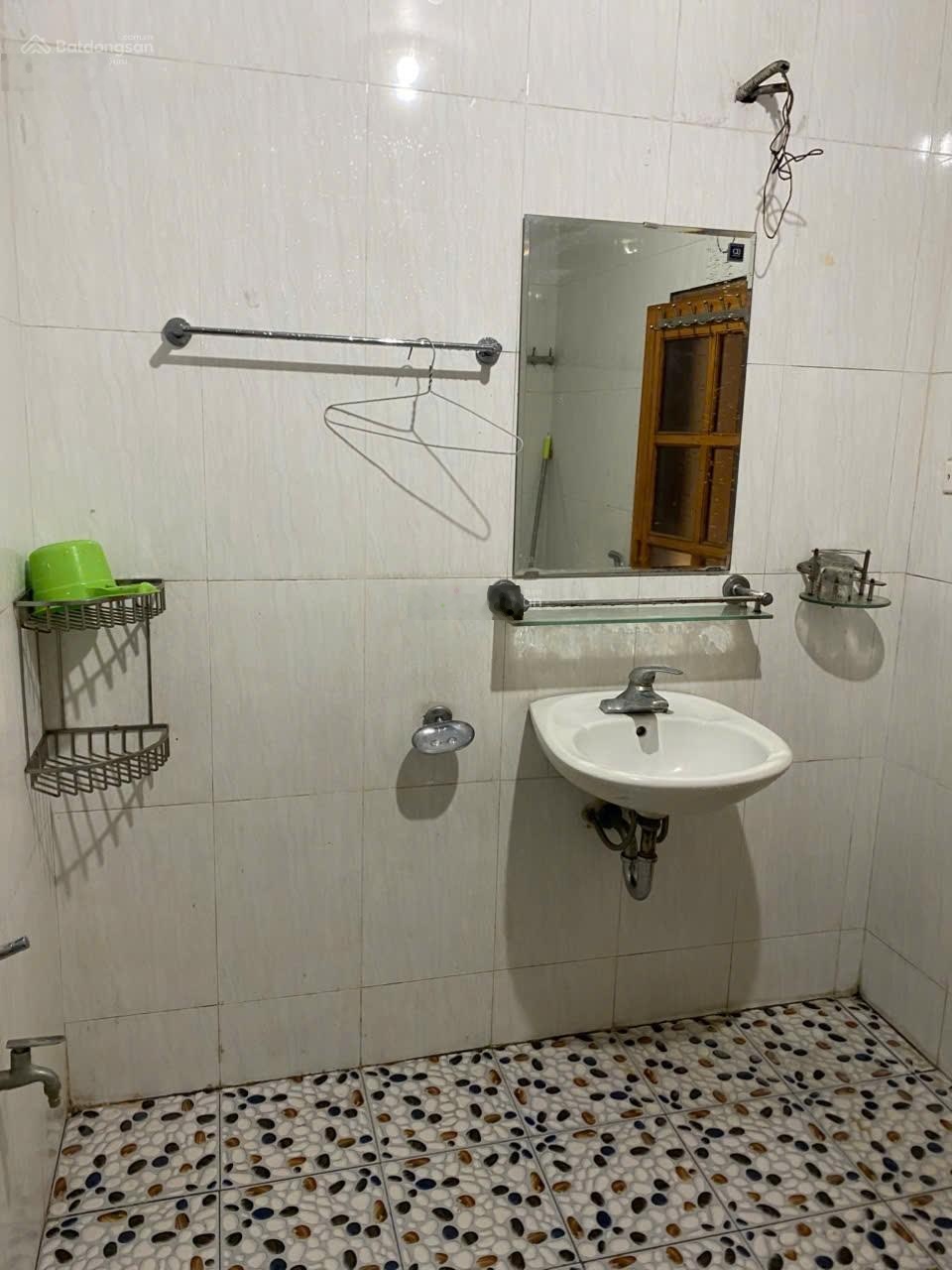 Cho thuê nhà riêng nguyên căn ngõ 67 Thái Thịnh. Dt 55m*4T*Mt 4m, Đcb. Giá 12tr/th