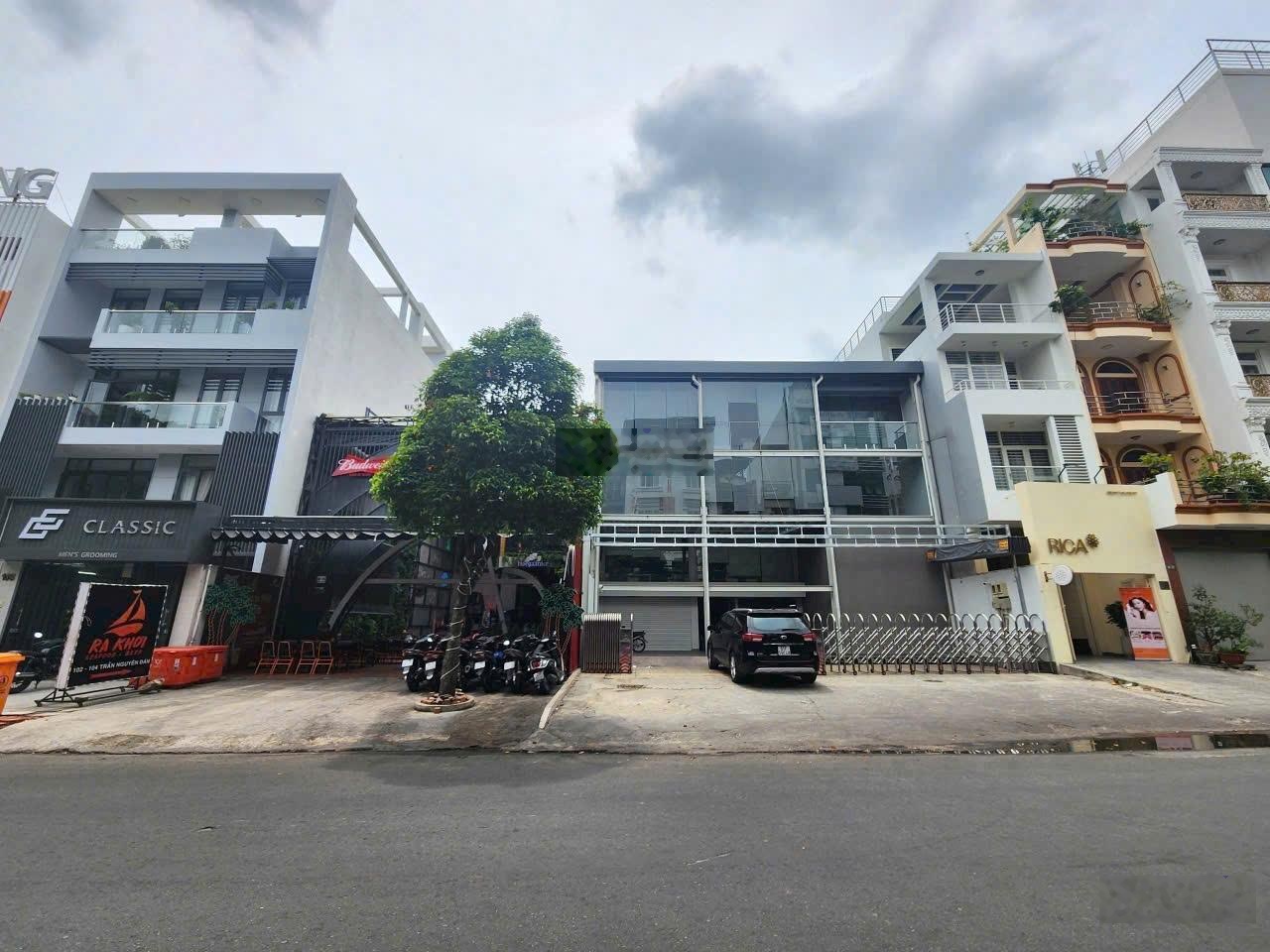 6.5x29m, mặt tiền Hoàng Hoa Thám - cổng nhà ga T3 - Quận Tân Bình, 3 lầu, HĐT 100 tr/tháng