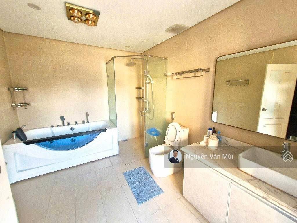 Bán biệt thự mặt tiền Tây Hồ, 286m², sau quy hoạch đường 50m, giá 61.5 tỷ