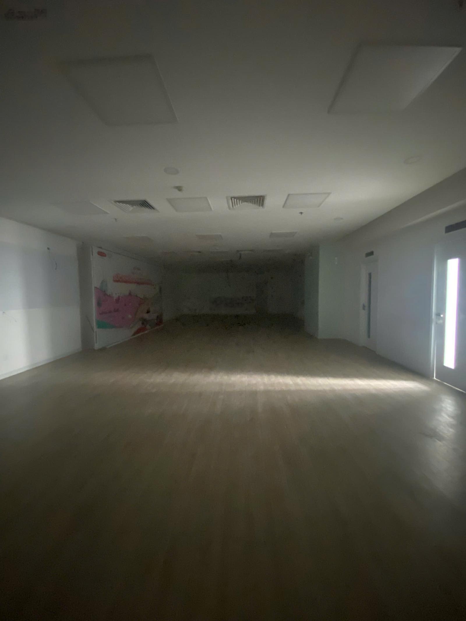 Cho thuê mặt bằng tầng lửng 1.350m² Gala Center Hoàng Văn Thụ