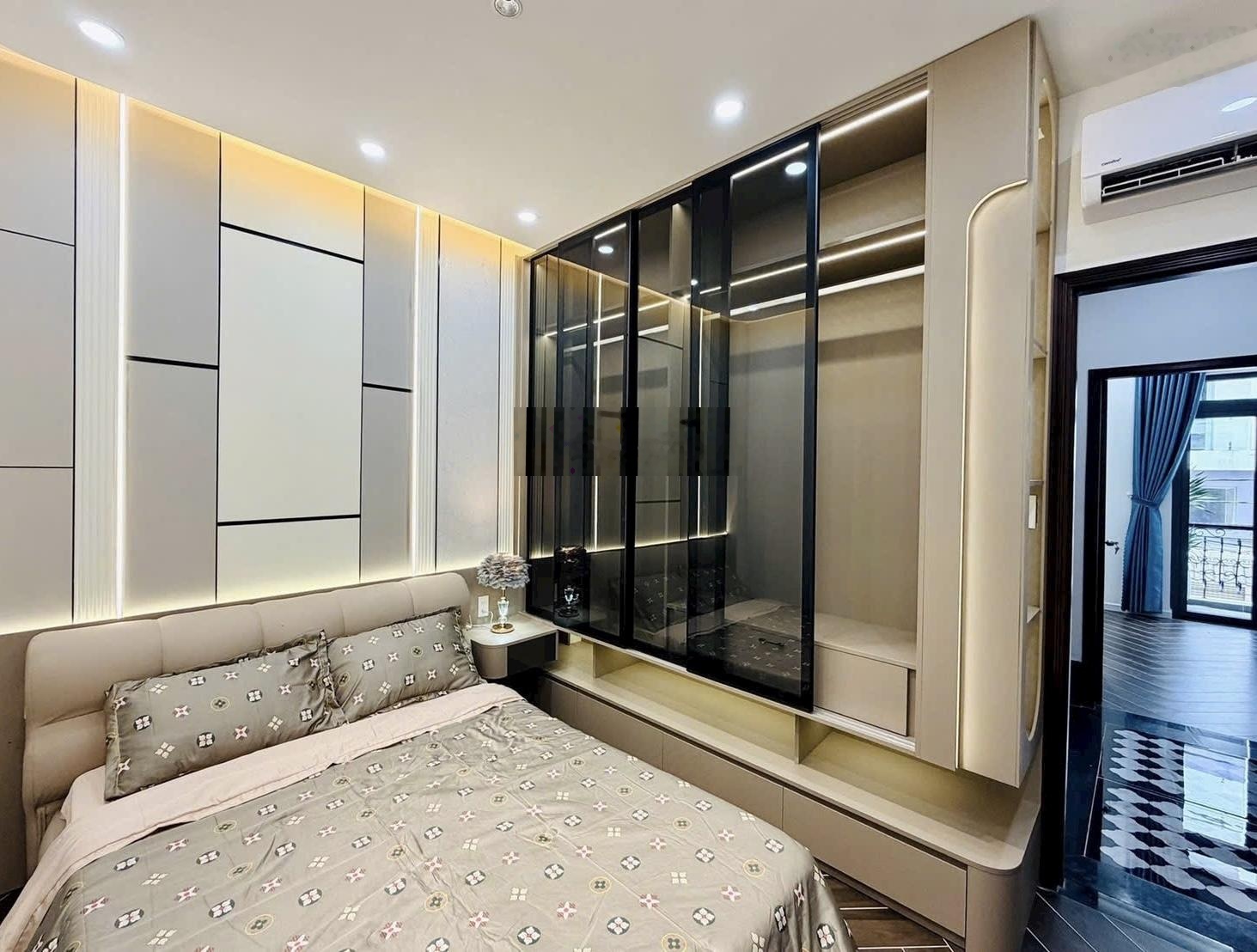 Đường 9 mét - nhà ngang 5m - tiện kinh doanh - mở văn phòng công ty - kết hợp ở - hoàn công đủ