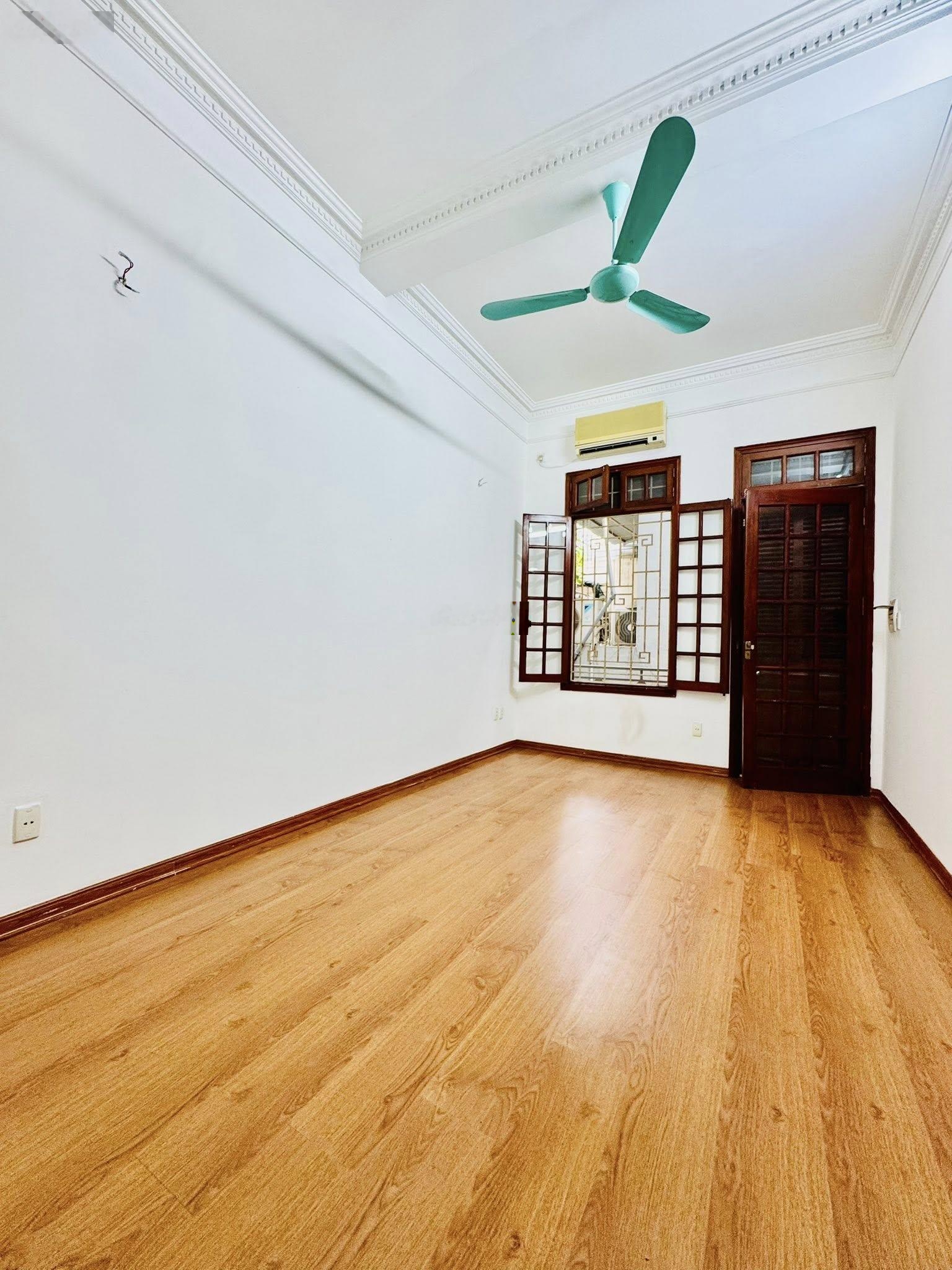 Nhà phố Nguyễn Lương Bằng dân xây chắc chắn 50m ra phố trung tâm quận Đống Đa