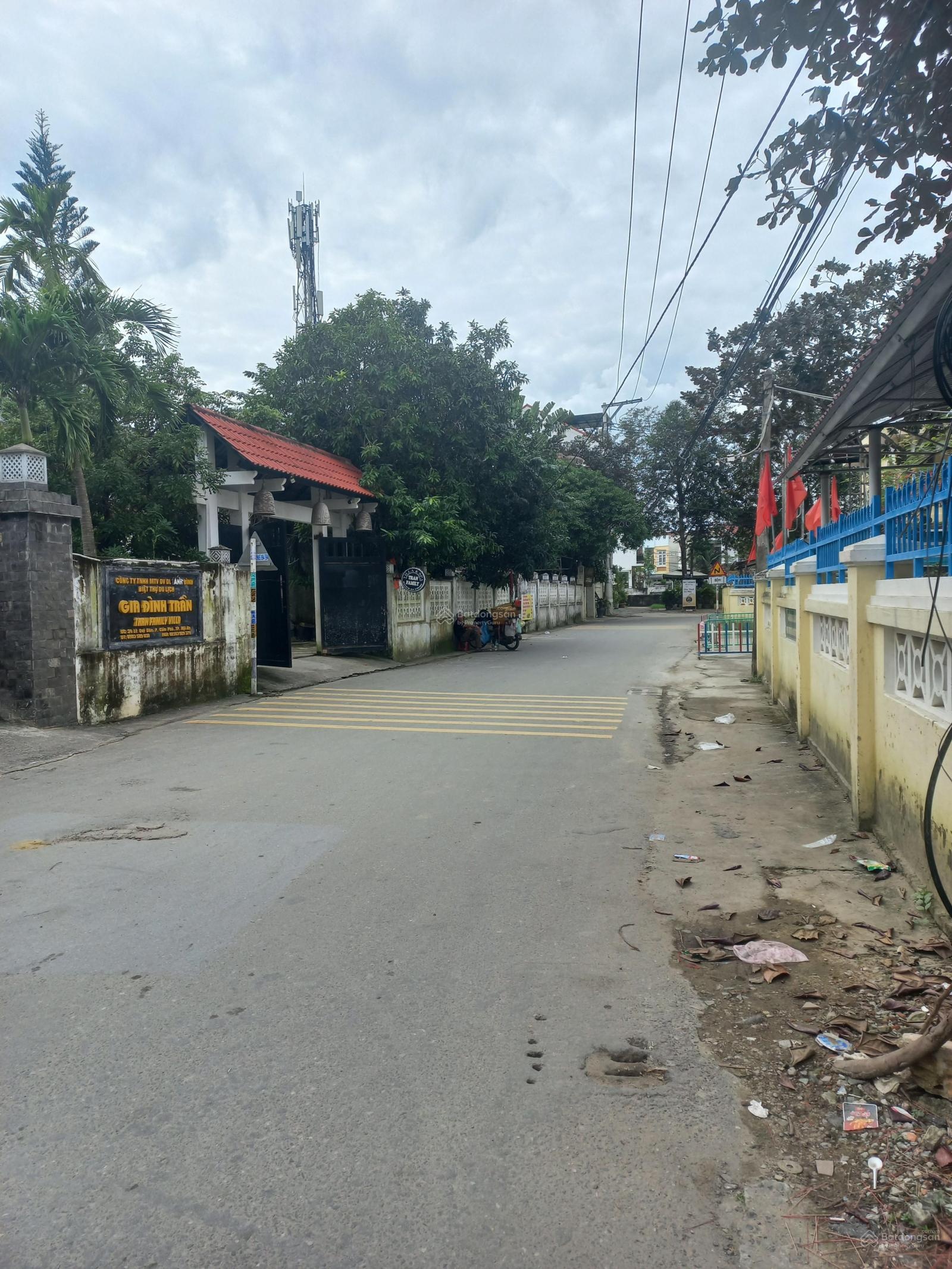 Có 1 0 2 nhà kiệt ô tô ngay trung tâm phố cổ giá chỉ hơn 3 tỷ đồng