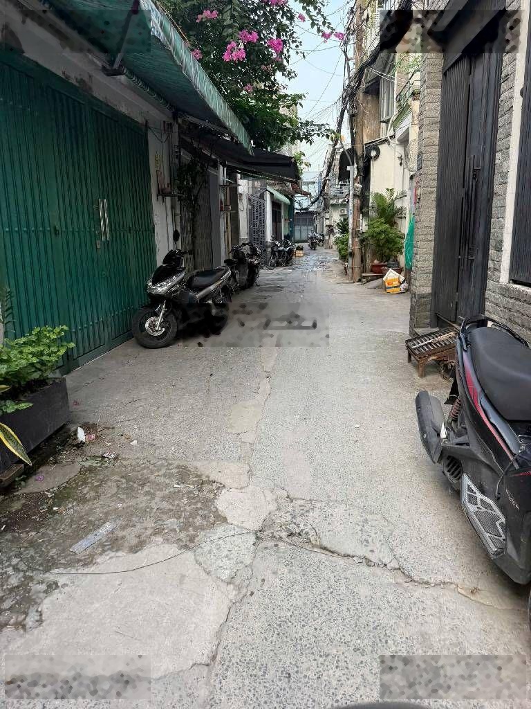 Nhà bán đ. lạc long quân- 1 sẹc- q. tân bình- 3 tầng btct- chỉ 4.05 tỷ