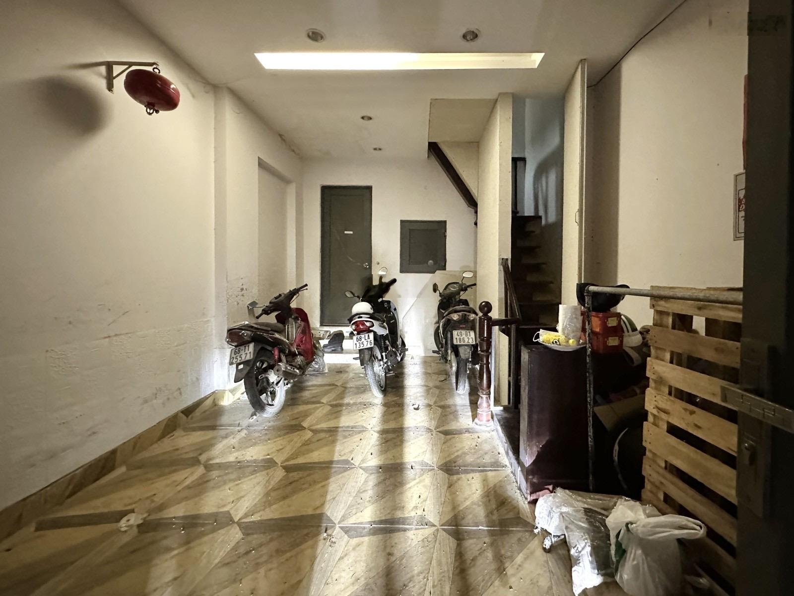 Bán nhà riêng tại Phan Xích Long, 8,6 tỷ, 42m2, 7PN, 6WC