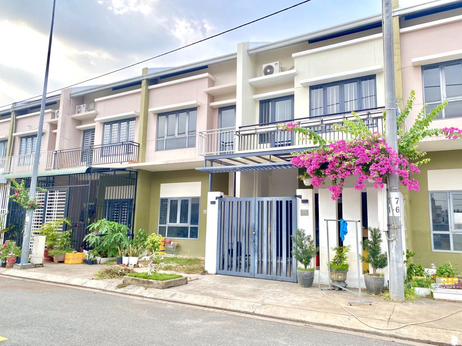 Cần bán căn nhà liên kế vườn hướng bắc, giá 1.6 tỷ đã bao gồm thuế phí sang sổ