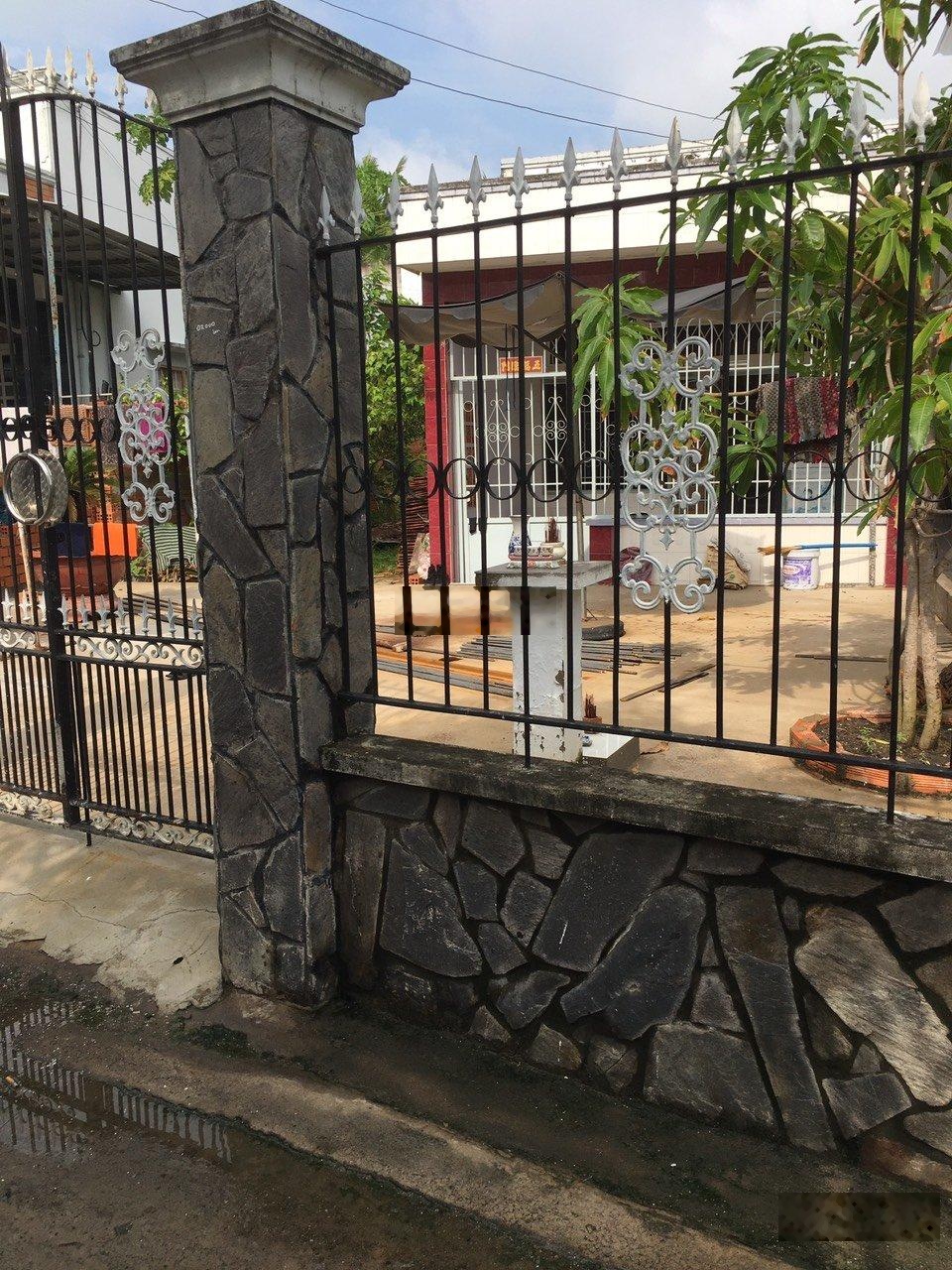 Chính chủ bán nhà 3PN QL50, thị trấn Cần Giuộc, Long An cũ, 230m2 thổ cư 100%, cách TPHCM 4km