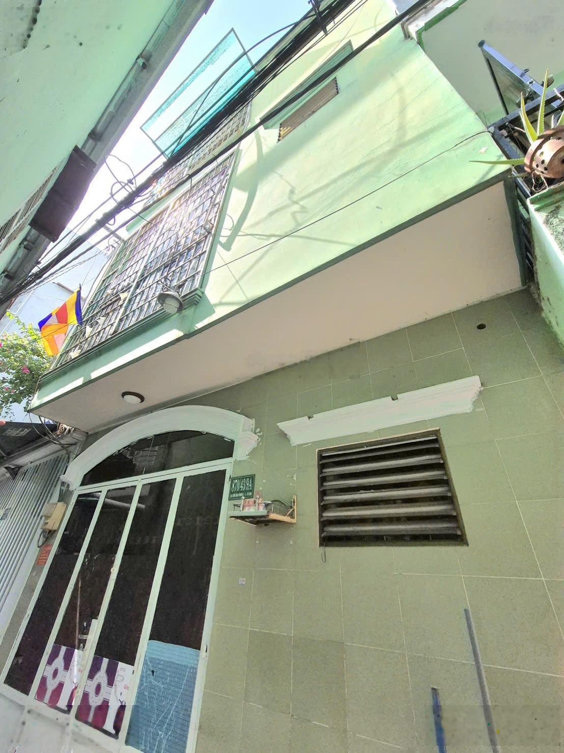 Bán nhà 20m2 1 trệ 2 lầu 2PN 3WC gần chợ Tân Bình