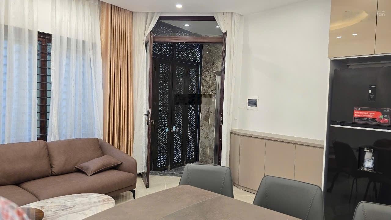 Bán nhà Trần Duy Hưng,Cầu Giấy 52m2 6T mặt tiền 11m hơn 12 tỷ thang máy kinh doanh văn phòng vỉa hè