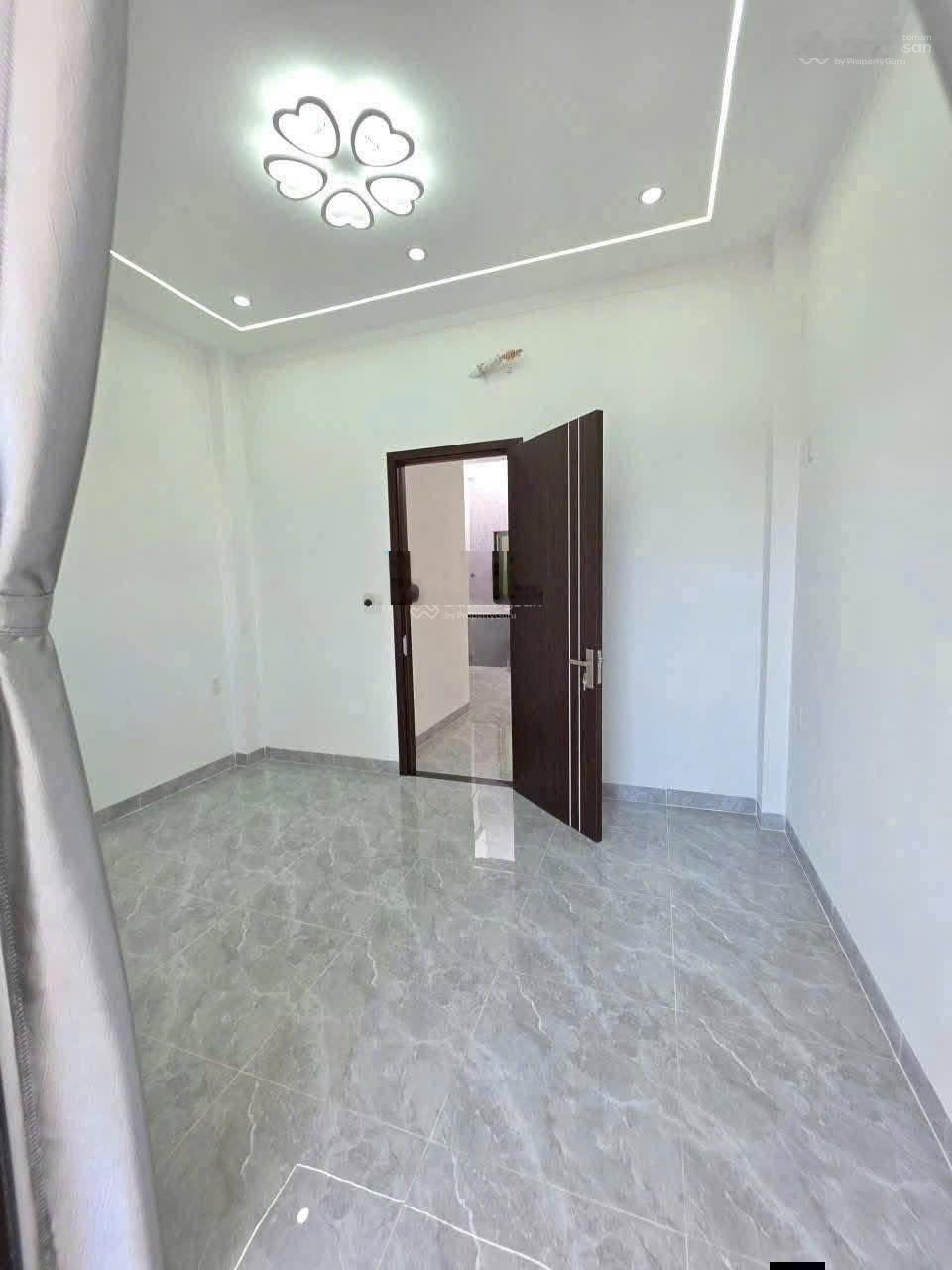 Bán nhà phường Phú an bến cát cũ mặt tiền đường nhựa 12m kinh doanh. Dt 122m trệt lầu .Sổ sẵn