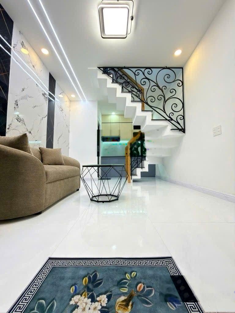 Nhà mới 3 tầng Lạc Long Quân trung tâm chợ Tân Bình 10m ra hẻm xe hơi giá chỉ 3,45 tỷ