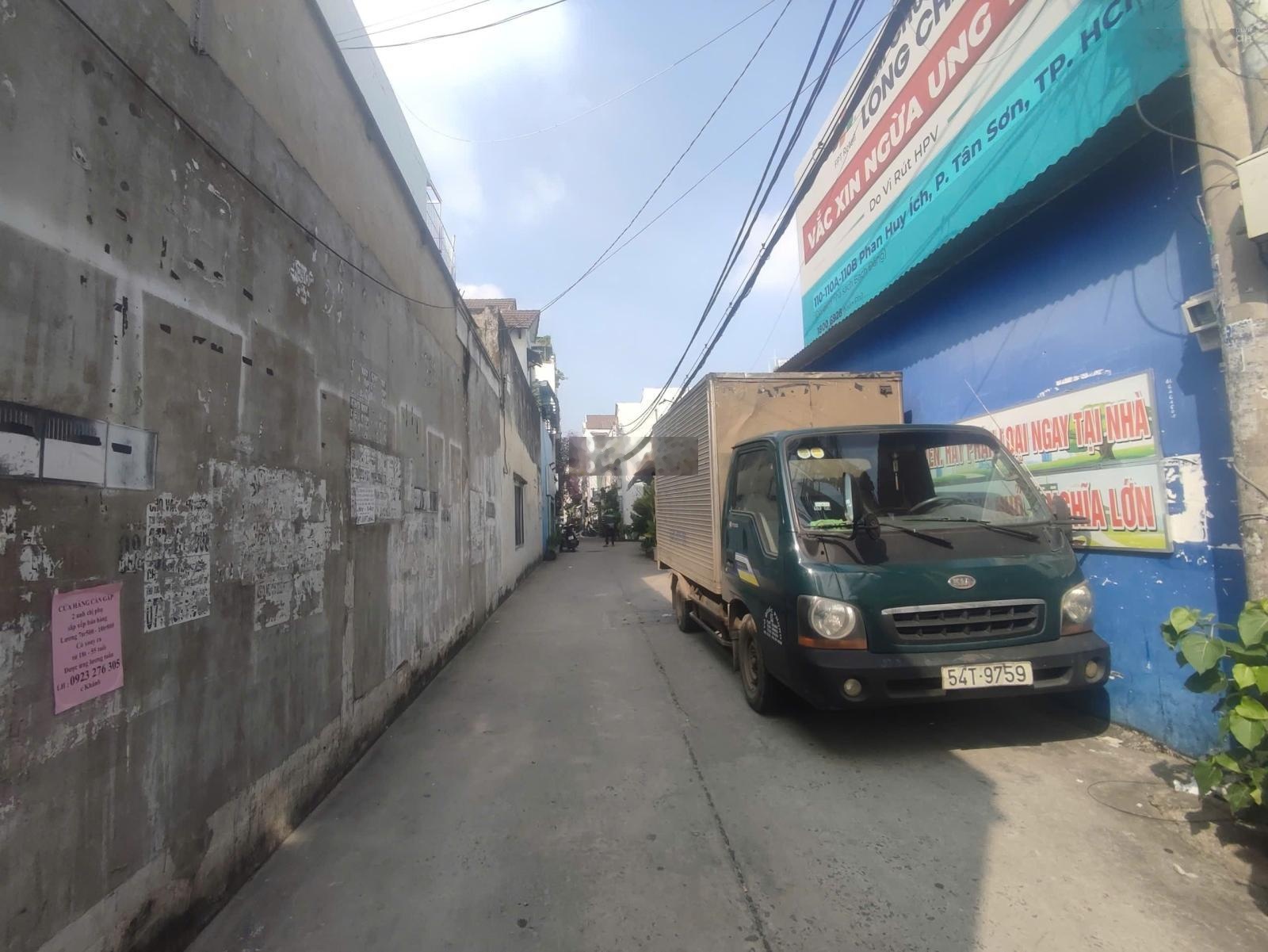 Bán nhà đường xe tải - Nguyễn Văn Quá sát bên Galaxy - DT 30m2 gồm 1 trệt 2 lầu - hẻm thông