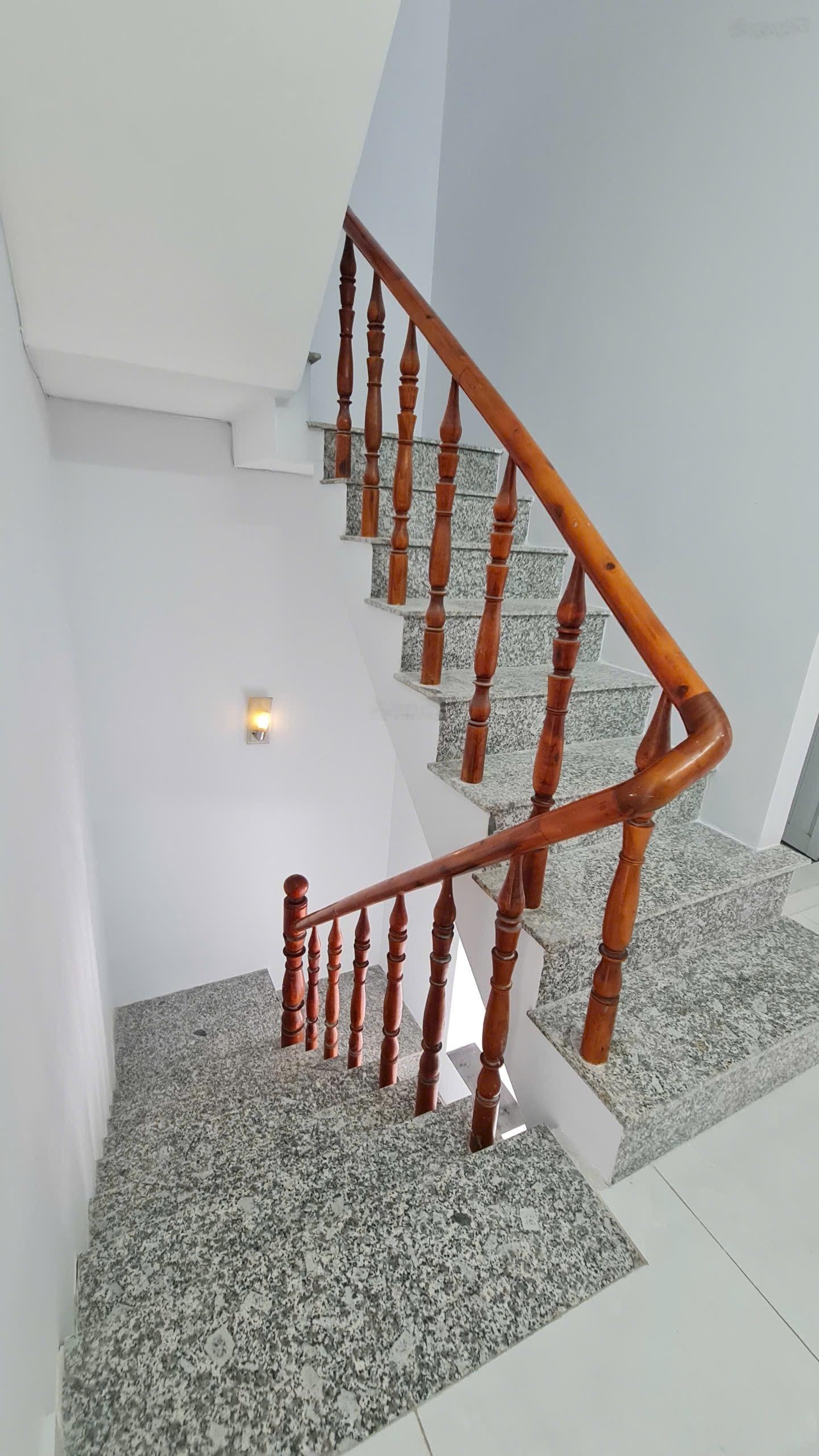 Nhà 2 lầu ngay ngã 3 Tân Kim Quốc lộ 50 giá chỉ 1 tỷ 690tr