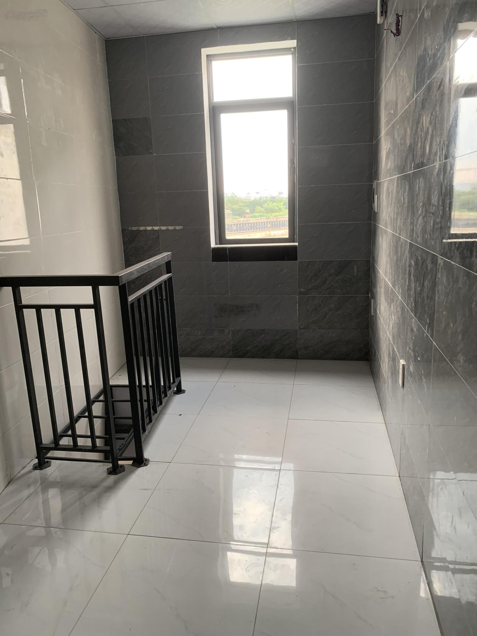 Cho thuê nhà riêng 21m2, ngay Hồ Văn Long