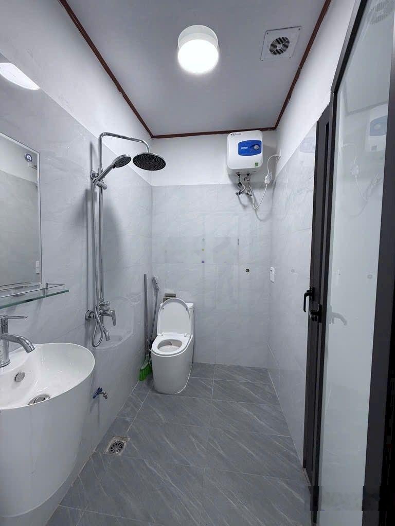 Nhà đường Nguyễn Văn Cừ, Long Biên, nhỏ tiền nhiều khách săn tìm