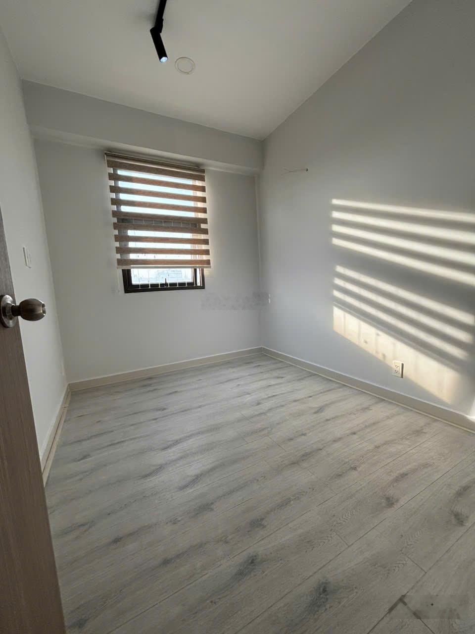 Cho thuê gấp căn ot 2pn2wc ntcb tại chung cư hoàng quốc việt giá chỉ 9 triệu