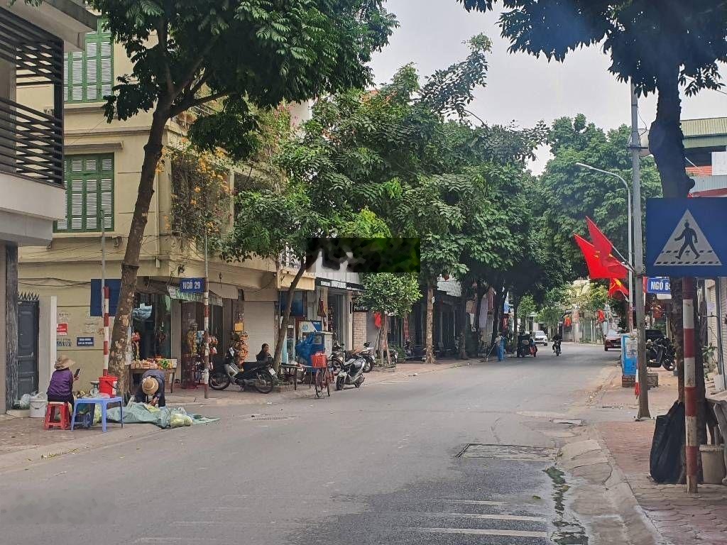 Chủ nhà mua nhà trong Vin Oceanpark nên cần bán lại căn nhà 2 tầng, ô tô đỗ cửa, giá rẻ bất ngờ