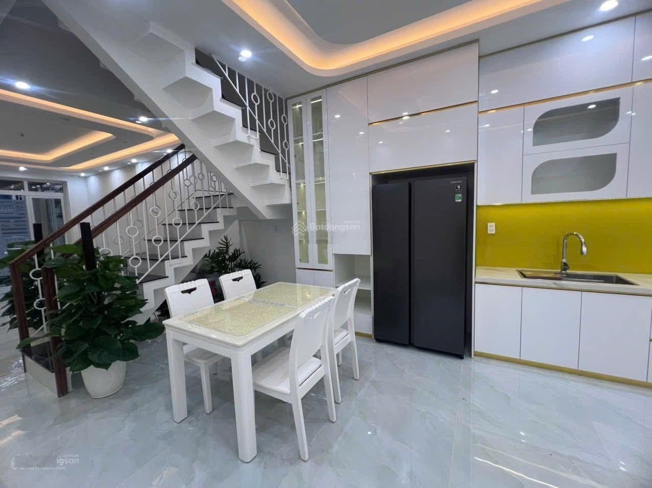 Bán nhà 1tr 2 lầu hoàn công mặt tiền Nguyễn Thiện Thuật P Tháng Nhất Vũng Tàu