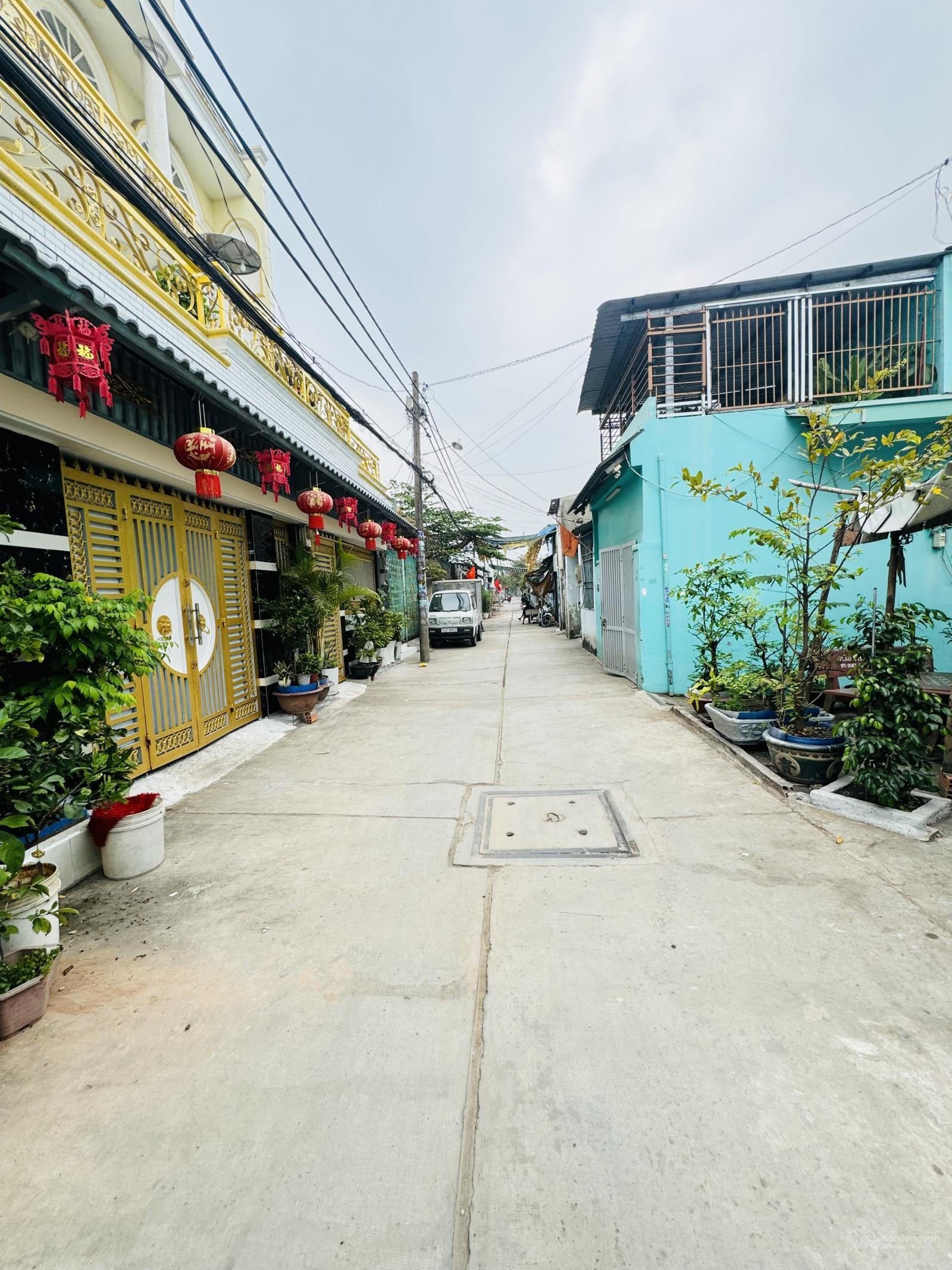 Bán đất thổ cư 83m2 Bình Thành, hẻm xe hơi xây cao tầng, 4 tỷ