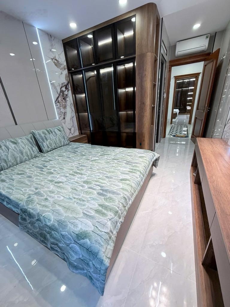 Bán nhà khu phân lô Emart Phan Huy Ích 52m2, 5 tầng BTCT, thiết kế sang trọng, full nội thất