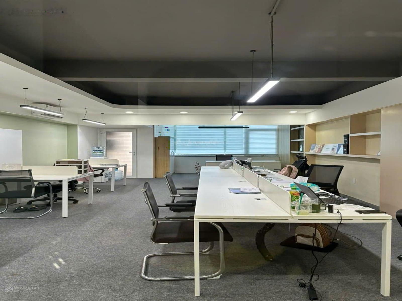 Tòa nhà MT Ung Văn Khiêm - Nguyễn Gia Trí, Bình Thạnh - DT 5,5 x 30m - HĐ thuê: 200triệu/th