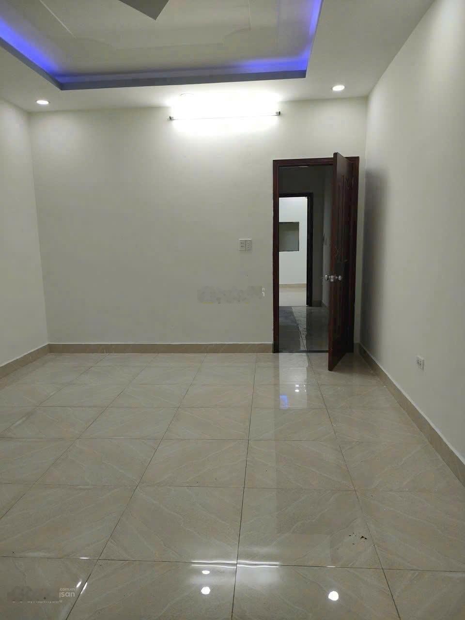 Bán RẺ nhà 1 trệt 2 lầu gần chợ Phú Phong, Bình Chuẩn, Thuận An