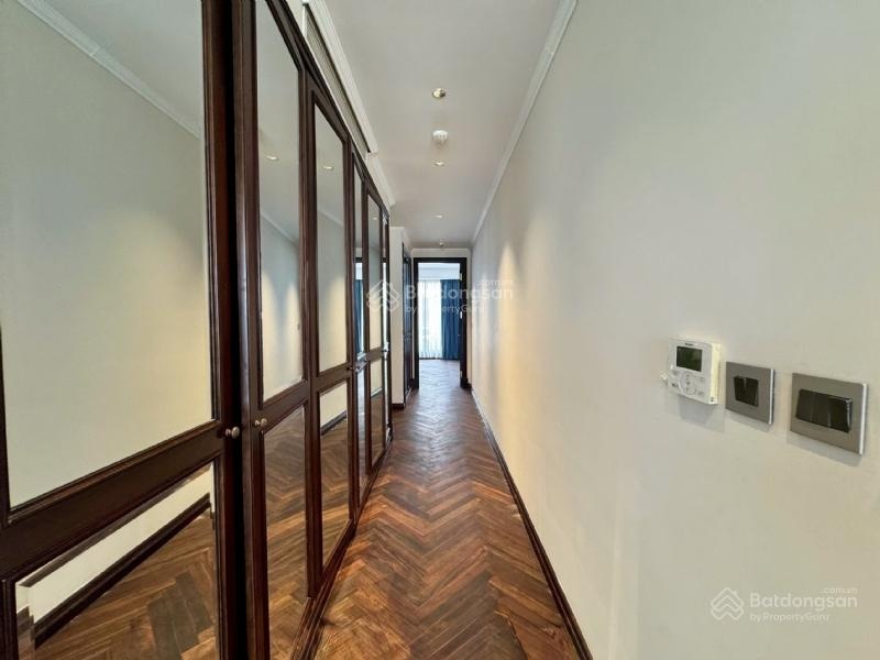 Toà nhà 8 tầng Hồ Tây xe hơi 7 chỗ đỗ trong nhà, cho doanh thu thụ động 400 - 500tr/tháng chào bán