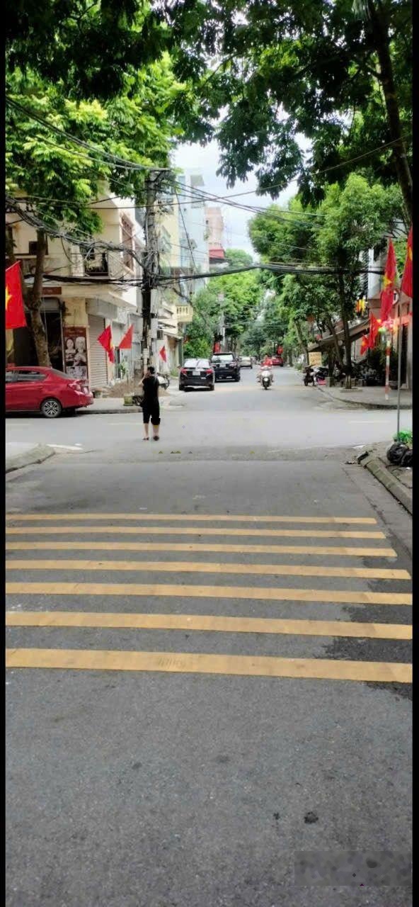 Cho thuê nhà phân lô khu 918 phúc đồng long biên - 85m 4 tầng 15 triệu