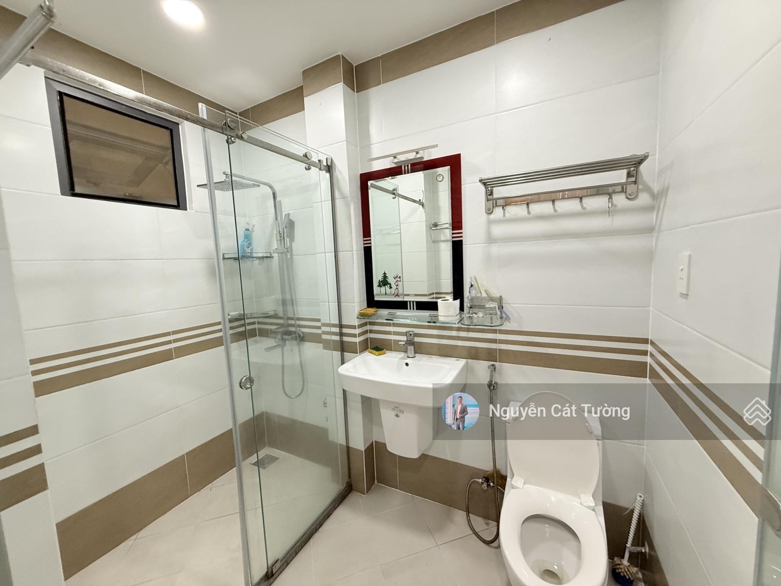 Bán nhà hẻm oto Phan Đăng Lưu. Diện tích 55m2. Nhà mới 5 tầng.Cho thuê 30 tr/th.Tặng full nội thất.